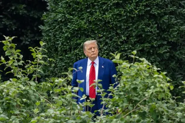 Trump: "Why not replace the Iranian regime?"